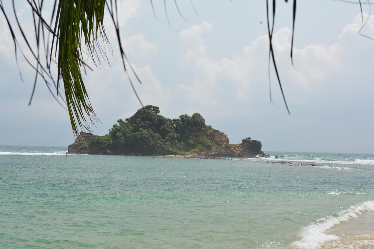 Sayurima Beach Hotel Ahangama Exterior foto
